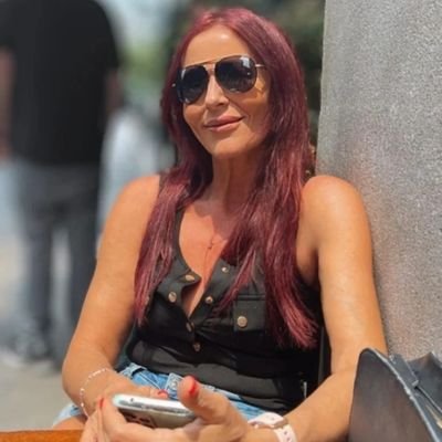 LadyBellatrix1's profile picture. #nothankyou
#IStandWithJKRowling

3rd account 
Back from a 2 year 'break'
Pissed off, perimenopausal, adult human female and hoarder of womens rights 🦖 💚🩶💜