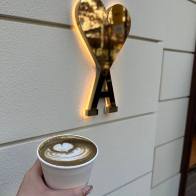 kirarin_0808's profile picture. SNSの運用やアフィリエイターとしてフリーランスしてます☺︎元看護師の28歳です。家で永遠に寝れます笑 最近はプロジェクターがお気に入り✨元ジャニオタなんだけど、今は志尊淳推し😂