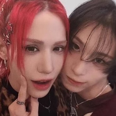 dailyuhattiz's profile picture. just mommy wumuti babying haru, everyday