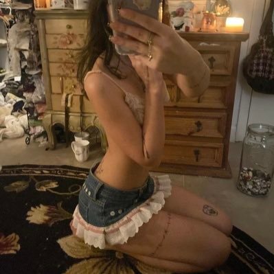 A817491750175's profile picture. 8teen  ˚₊‧꒰ა ♱ ໒꒱ ‧₊˚ horny with a eating disorder