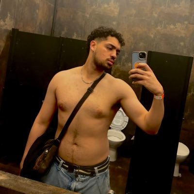 hiddenwini's profile picture. Versão escondida pra falar sem censura ! Perfil aberto : @wi_nicius