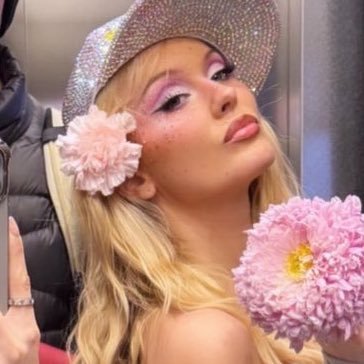 ordinaryzluts's profile picture. ★﹐ariana & zara୧ ‧₊˚ ☃️ ⋅