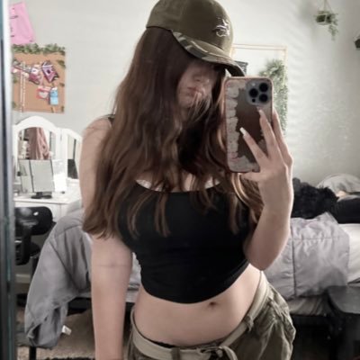 boobsinyrface's profile picture. 18 🫧 (yes this is the real me) all other socials are linked 🪼 start gooning