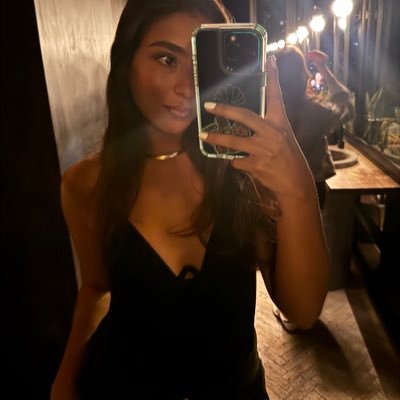 sofiaglaitano's profile picture. amo a taylor swift, el Real Madrid, ir al gym y detesto a los comunistas