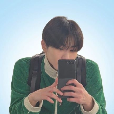 catwonieee's profile picture. 25・reading account •