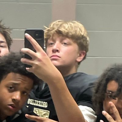 TrumanMV_77's profile picture. I like football