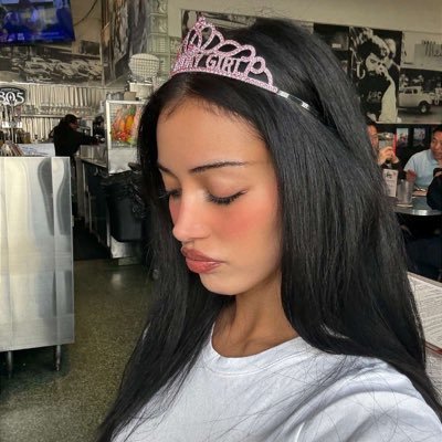 poutqueen's profile picture. 