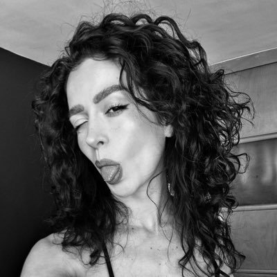 DianaJaraba's profile picture. Diseñadora @PaprikaPepperMe. Comparto lo que me llama la atención, habitualmente mientras viajo. https://t.co/b96lAWhoUd