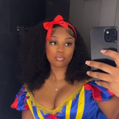 queeen_diamond_'s profile picture. Never Satisfied, I Need Millions💲RN👩🏽‍⚕️💛