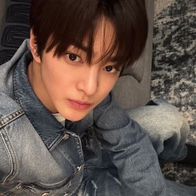 poucvay's profile picture. Devoted to Keonho 건호. CORTIS' golden maknae, vintage whispers • Aquarius dreams • Colouring outside the lines.