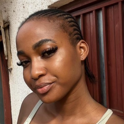 HeySophi_a's profile picture. mutuals..? 🙃