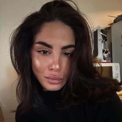 __realdotaofmom's profile picture. 