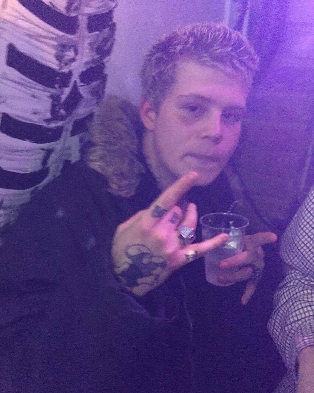 PunDDirectas's profile picture. When they play you a waltz from 1910