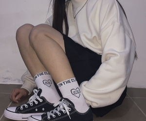 SachaKayani's profile picture. Checkin' your make-up in my Ray Bans