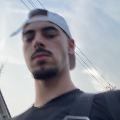 Aurelio_Uzmki's profile picture. que des tweets étranges