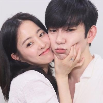 yoursdesile's profile picture. 𝄞  ⸻𝐍𝐈́ 𝐅𝐇𝐈́𝐎𝐑. Laksana kuntum melati, harum tanpa meminta puji. Lantunan asma menanti, ialah Thamarai Niah Gaurangi.