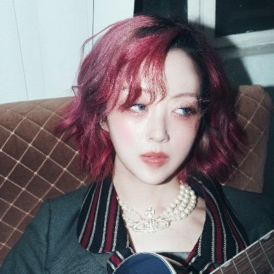 DyonJoo's profile picture. 싱어송라이터 🐤 math rock @bandcotoba Vocal/guitar ❄️ 오늘 ㅁㅝ할거야 : 발레 어떻게든,,  //🪼 그늘에 가만히 있으면 안더워 & 추우면 원레그레이즈스쿼트