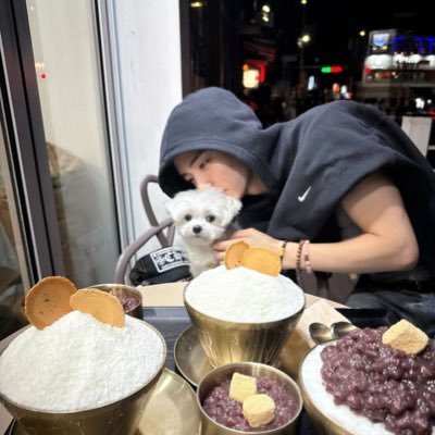 cowrrydoras's profile picture. #ngebonek terus sampai 400 tahun lagi