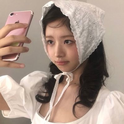 loonatiquinhas's profile picture. of course she keeps a journal, like every girl who listen to tori amos and masturbates