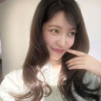 findinglio's profile picture. 𝑶𝒄𝒆𝒂𝒏 𝒘𝒂𝒗𝒆𝒔 𝒘𝒓𝒂𝒑𝒑𝒆𝒅 𝒊𝒏 𝒎𝒂𝒓𝒎𝒐𝒓𝒊𝒔 𝒔𝒉𝒊𝒏𝒆. ˖°🌊.·°*🫧𓇼⋆🦪