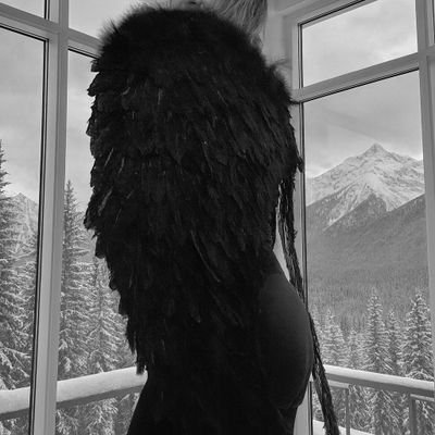 Queasmr's profile picture. 