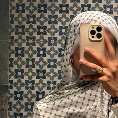 aixhahx's profile picture. full time ødevertz & eastenders enthusiast | part time baker ig: @a___bakes | @privshxh