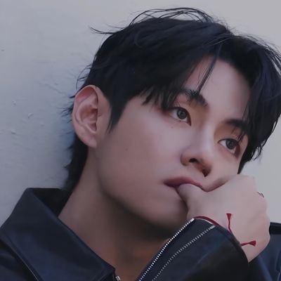 TaTaKallie_AM's profile picture. 🌌APOBANGPO 💜 ²⁰²⁵ ᴮᵗˢ ʸᵉᵃʳ 
Sometimes you might be in pain 𝘢𝘨𝘢𝘪𝘯 But still I hope, in the future, there will be many good days Yet To Come