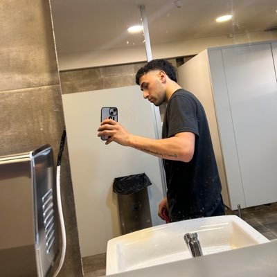 enzzoalvarez1's profile picture. 