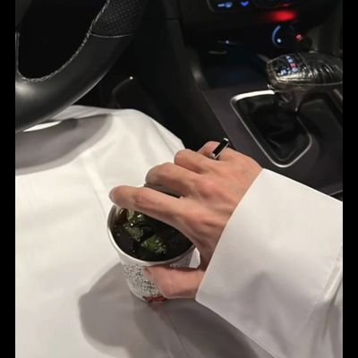 a0p__'s profile picture. .                                                          

.

@a4j__.