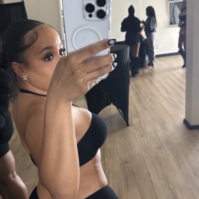 1yannnnn_'s profile picture. 