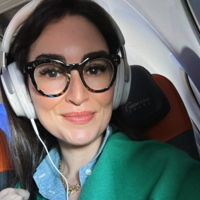 Emily_wellsss's profile picture. Helping writers go from “idea” to published book.
📚 Book Coaching | ✍️ Book Marketing | 📖 Publishing Help
🎁 Free guide: 10 Steps to Publish Your Book ↓ DM ME