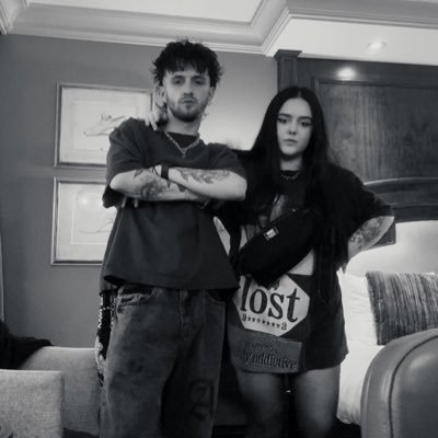 hanestxx's profile picture. dear diary, i am a vampire | currently wishing i was back in london seeing kells | est since ‘14