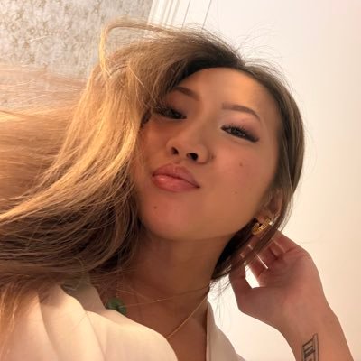 twentiesum's profile picture. 