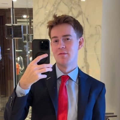 CharlieHillReal's profile picture. 🏳️‍🌈🇬🇧 Software Developer | 📷ig realcharliehill