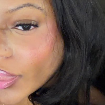 ohthatsLIV's profile picture. 