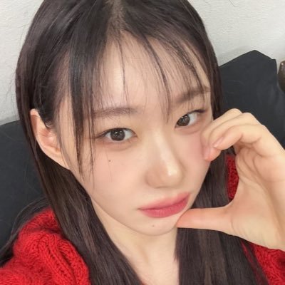 kur0sh1mi's profile picture. chaeryeong and yuna collector