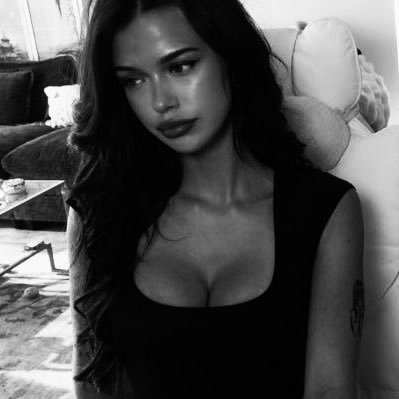 Mesmerizexia's profile picture. # ✦