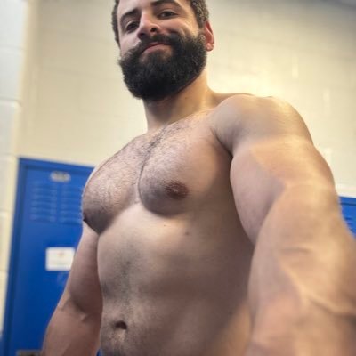 DarrinDickInSin's profile picture. Horny versatile muscle pig with a weakness for older men.