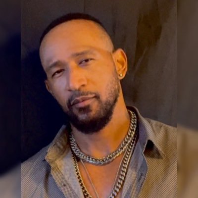 michaelnovelll's profile picture. follow here👉https://t.co/Gw6czLET4O view my acting reels selfproduced/directed vids/selfproduced music 👉https://t.co/cLEO4pyjyU