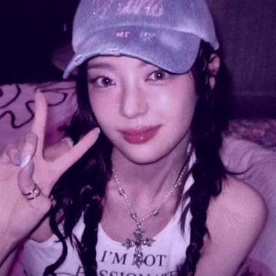 loveonethur's profile picture. 📍 playing pokemon x