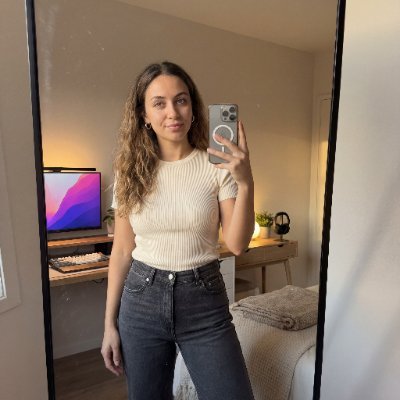 LyraLuvsArt's profile picture. Experimenting AI tools & sharing the journey come along 🤍
Art Director