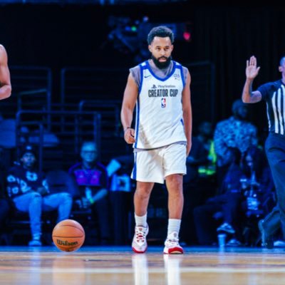 MarcelasHoward's profile picture. The Backyard  https://t.co/2fojwQcJsH