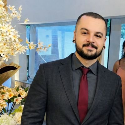 assimdissetx's profile picture. 28, software engineer. 
infj-t.                                                               
'miserável homem que sou!'