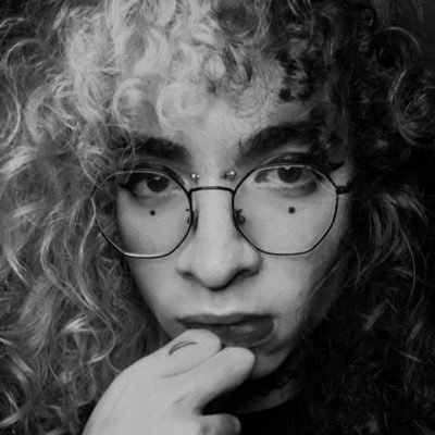 dabieu's profile picture. 🏳️‍⚧️ nb | guitarreira e back end dev • toco na @kidsgracehc