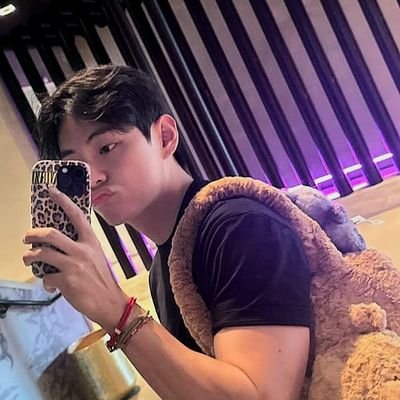 ggukvxnt's profile picture. taehyung te amo