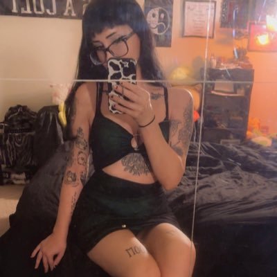 smolgirlmikaela's profile picture. Tempest in a teacup.