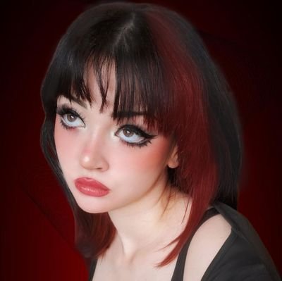 eveisbed's profile picture. xx Twitch Streamer 💫
720lp Peak while in Bed 🫡
Find all my Links here -  https://t.co/vcog5izGJN