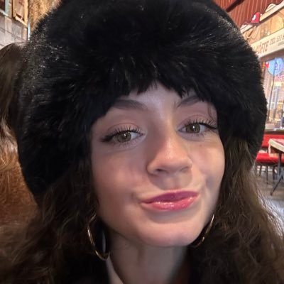 queen_Ninaa_'s profile picture. travel agent & food truck owner                           #LLK #LongLiveHolmez #LongLiveFrankLoco