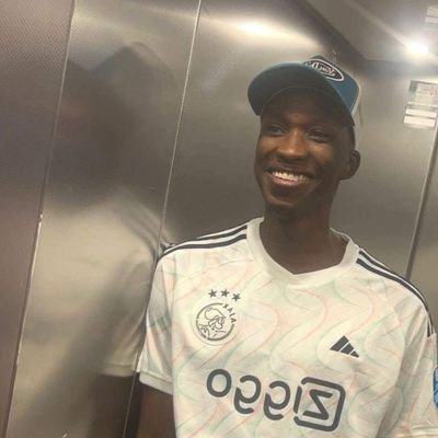 Thiamousmanee's profile picture. 🇸🇳🇨🇮 Décolonial | Diaiste | Davissiste | Pastef pur & dur | JJK stan (Satoru Gojo ) | histoire Africaine-Politique -Économie | Globe-trotter caméra au poing