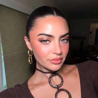 EmilyT121212's profile picture. Digital assets manager. Proud American 🇺🇸